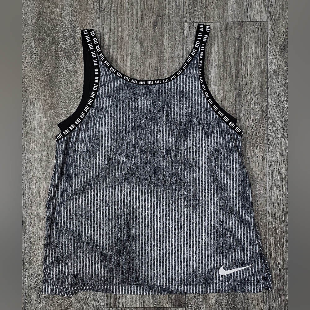 Girls Nike Tank Top With Built In Sports Bra-Size Medium